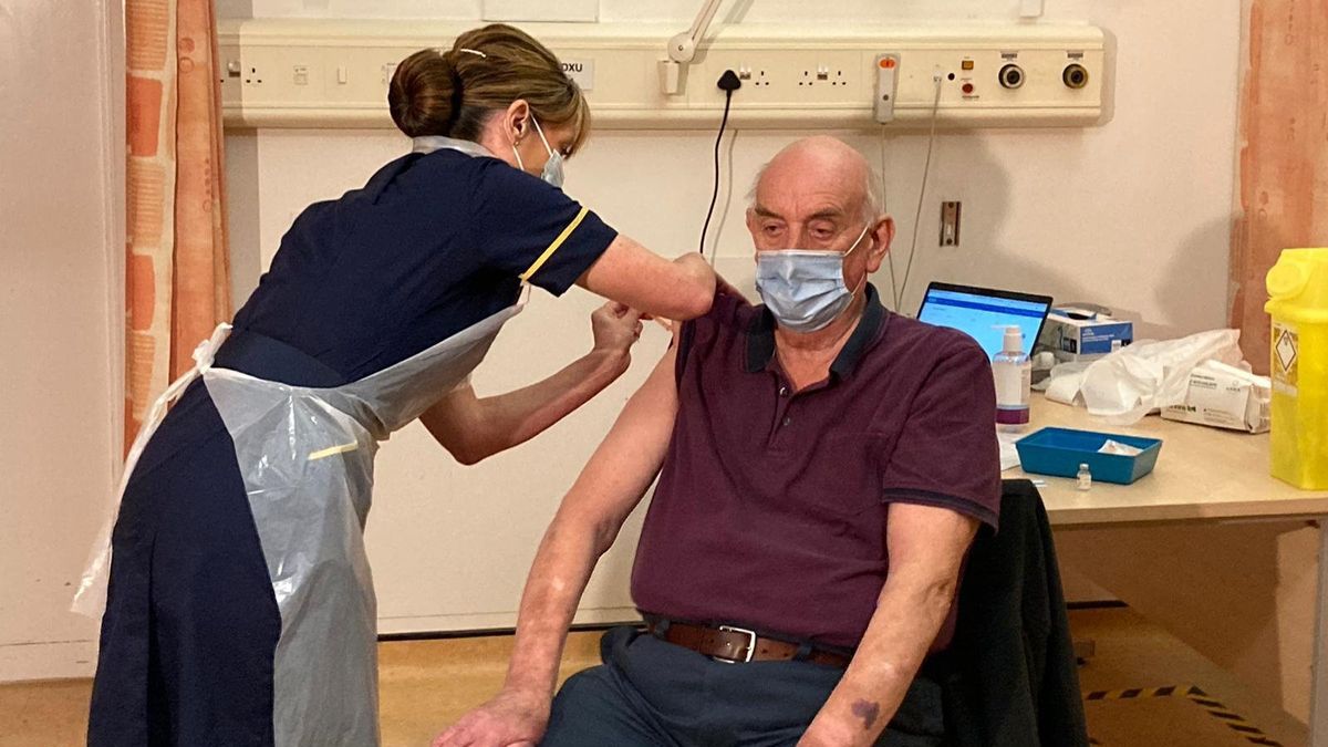 El primer logro del gobierno británico: vacunaron 15 millones de personas. 