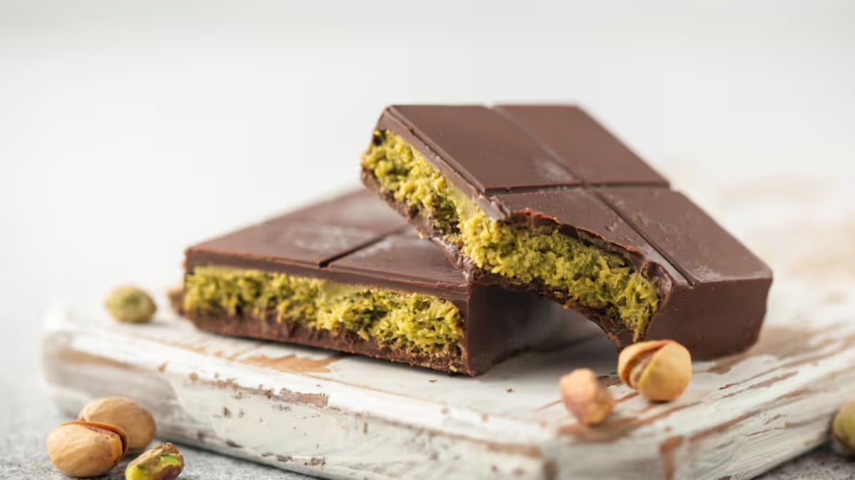 l chocolate de Dubai se luce con su brillo irresistible y textura cremosa. l chocolate de Dubai se luce con su brillo irresistible y textura cremosa.