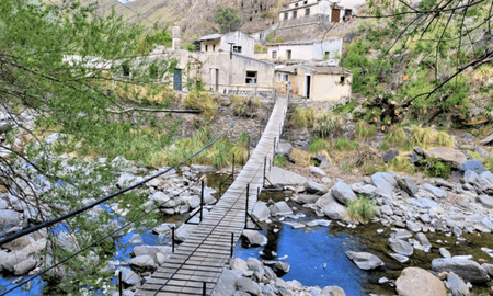 Naturaleza e historia en armonía: las ruinas mineras conviven con el verde intenso de las sierras cordobesas. Naturaleza e historia en armonía: las ruinas mineras conviven con el verde intenso de las sierras cordobesas.