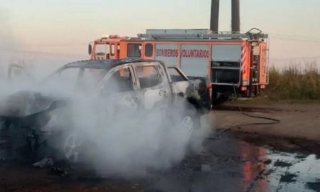 El incendio ocurrió este lunes por la mañana en el sur de Santa Fe. Afortunadamente, el conductor resultó ileso. El incendio ocurrió este lunes por la mañana en el sur de Santa Fe. Afortunadamente, el conductor resultó ileso.