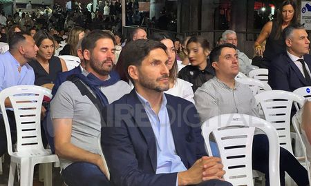 “Soy un hombre de Unidos, si Unidos me lo pide, lo haría”, dijo el titular del Ejecutivo aunque advirtió: “No voy a descuidar un solo minuto la gestión”. “Soy un hombre de Unidos, si Unidos me lo pide, lo haría”, dijo el titular del Ejecutivo aunque advirtió: “No voy a descuidar un solo minuto la gestión”.