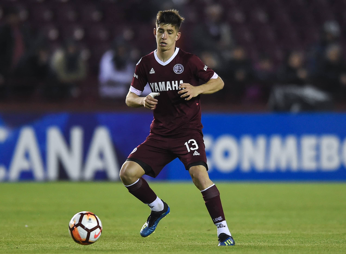 Tomás Belmonte, de 24 años de edad, terminará su contrato con Lanús en diciembre de 2025.