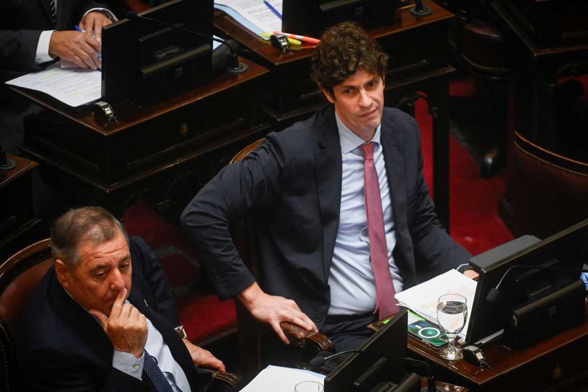 El senador de la UCR Martín Lousteau sostuvo que el decreto sobre el acuerdo con el FMI es ilegal porque vulnera la Ley de Fortalecimiento de la Sostenibilidad de la Deuda Pública sancionada en 2021. El senador de la UCR Martín Lousteau sostuvo que el decreto sobre el acuerdo con el FMI es ilegal porque vulnera la Ley de Fortalecimiento de la Sostenibilidad de la Deuda Pública sancionada en 2021.