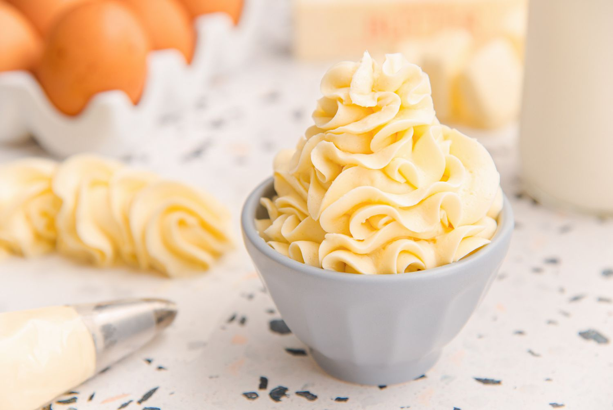 Cómo hacer la mejor buttercream para decorar tus tortas. Cómo hacer la mejor buttercream para decorar tus tortas.