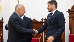 El gobernador de Santa Fe, Maximiliano Pullaro, junto al presidente de la Corte Suprema de Justicia, Rafael Gutiérrez.&nbsp;
