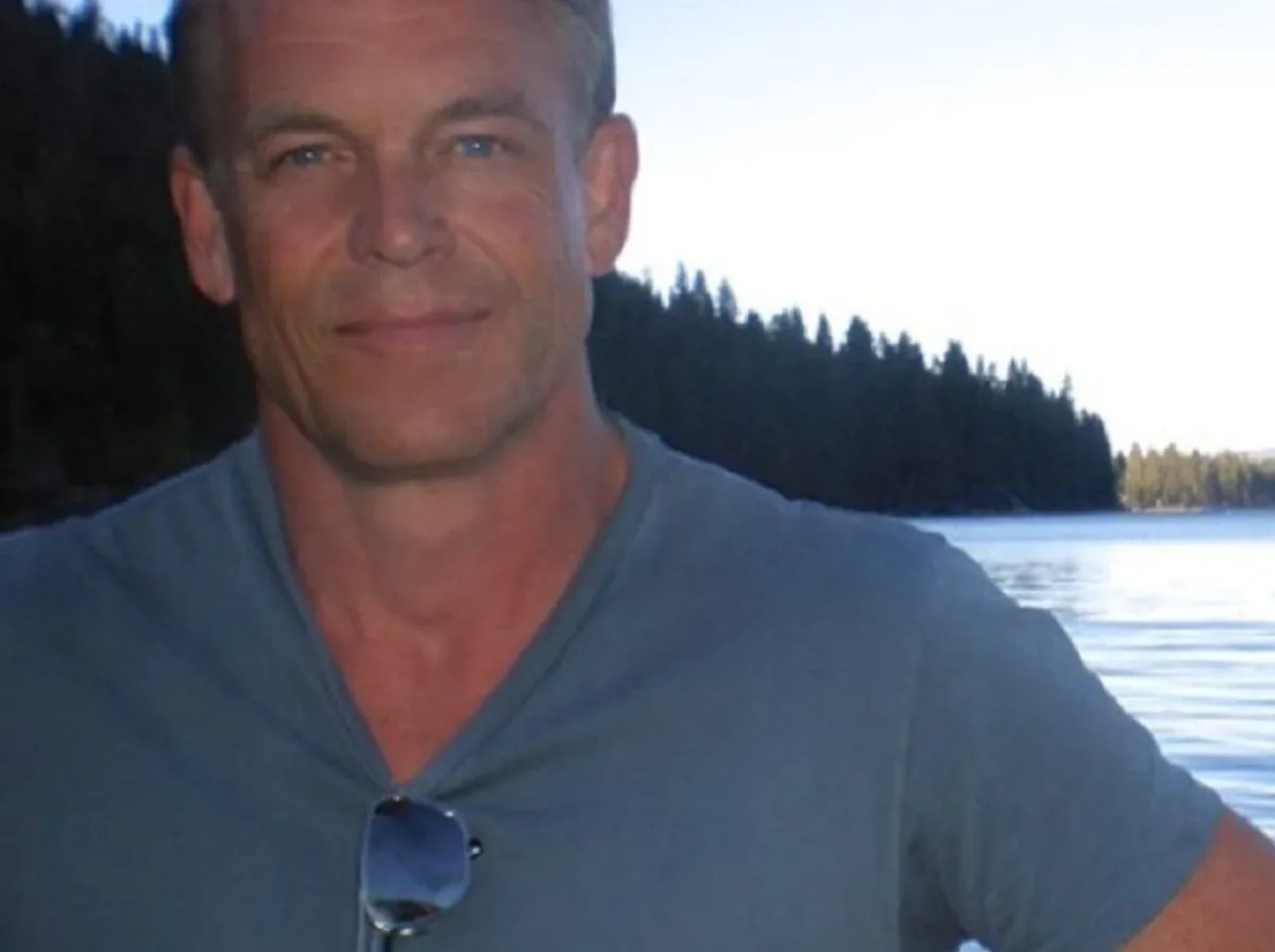 El asistente que le entreg&oacute; el arma a Alec Baldwin ya hab&iacute;a sido se&ntilde;alado por un accidente en un set.