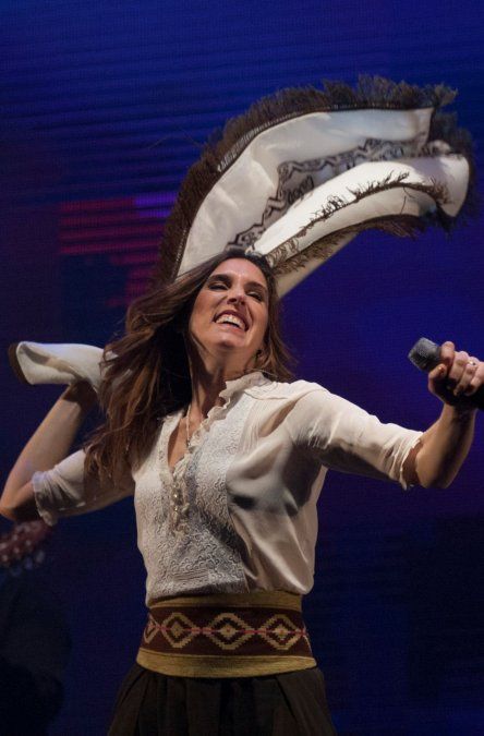 Soledad Pastorutti sorprendió a todos con un escote infartante ¡Epa!