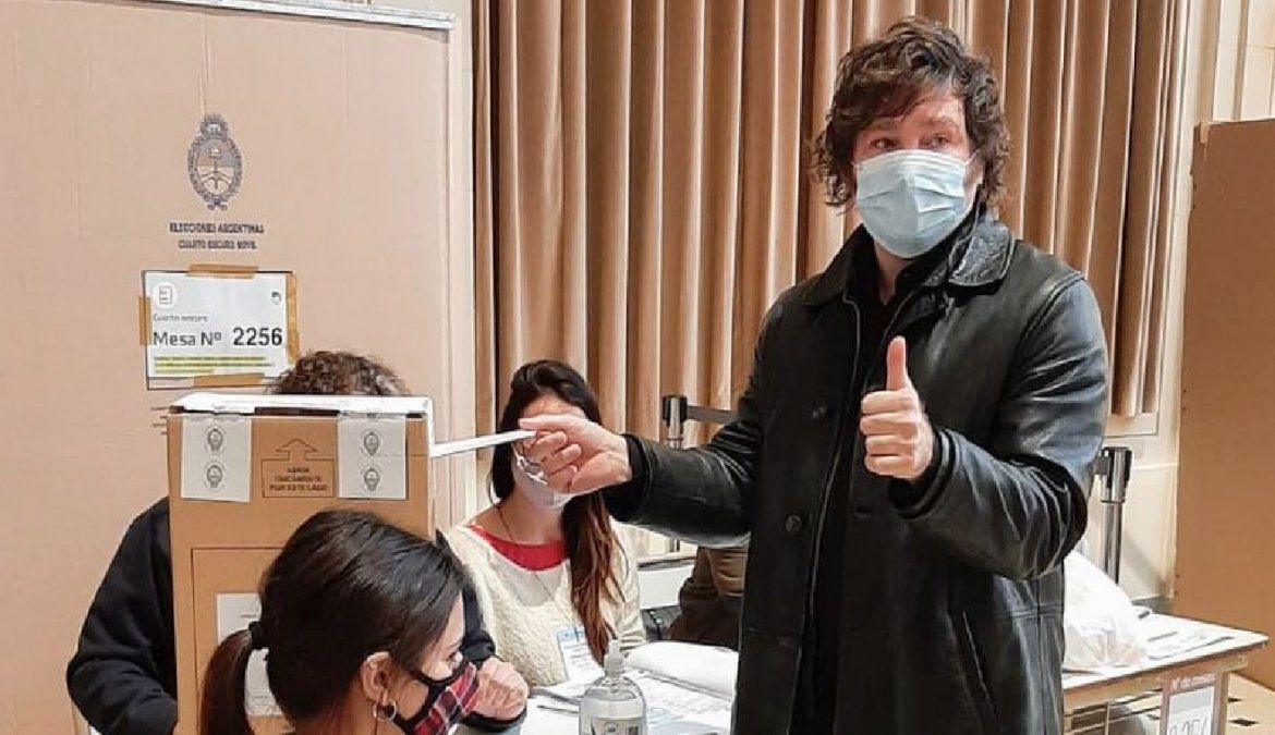 Paso 2021: Javier Milei votó entre gritos de apoyo e insultos&nbsp;