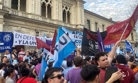 Los docentes universitarios inician un paro nacional hasta el 6 de diciembre tras la suspensión de la Ley de Financiamiento Universitario y de la actualización salarial. Los docentes universitarios inician un paro nacional hasta el 6 de diciembre tras la suspensión de la Ley de Financiamiento Universitario y de la actualización salarial.