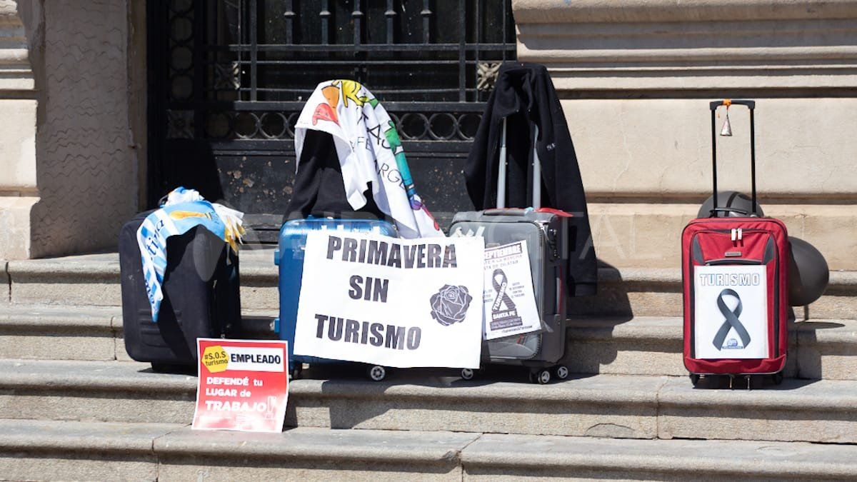 Los trabajadores de turismo se dirigieron hacia la plaza 25 de Mayo.&nbsp;