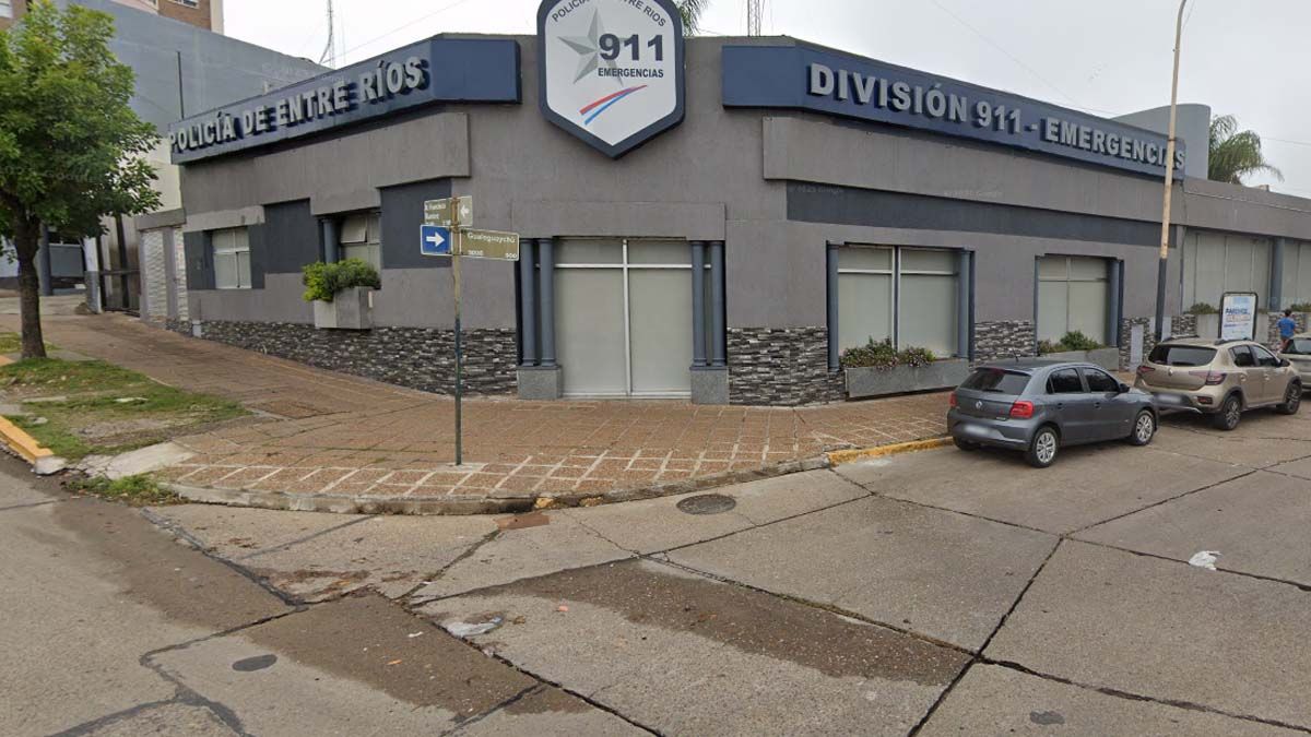 Una policía se disparó en la cabeza en su auto cuando se disponía a