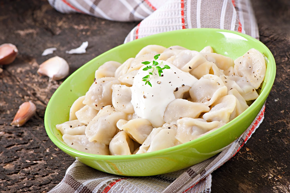 Los varenikes son un plato tradicional de la cocina ucraniana. Los varenikes son un plato tradicional de la cocina ucraniana.