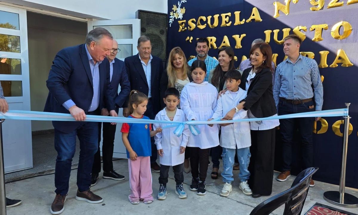 El programa provincial Abre Escuela ya tiene 32 frentes de obra abiertos en distintas localidades del departamento. El programa provincial Abre Escuela ya tiene 32 frentes de obra abiertos en distintas localidades del departamento.