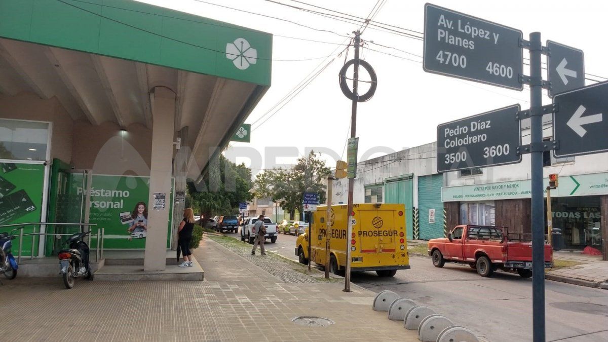 Ocurrió durante la tarde del miércoles luego de que la víctima extrajo dinero de la sucursal bancaria.&nbsp;