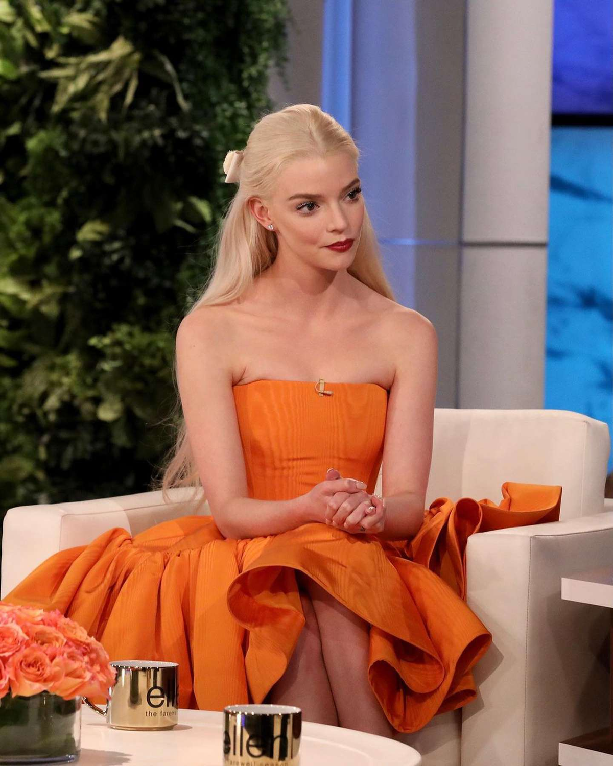 Se luci&oacute; en The Ellen Show con un vestido naranja de Oscar de la Renta.&nbsp;