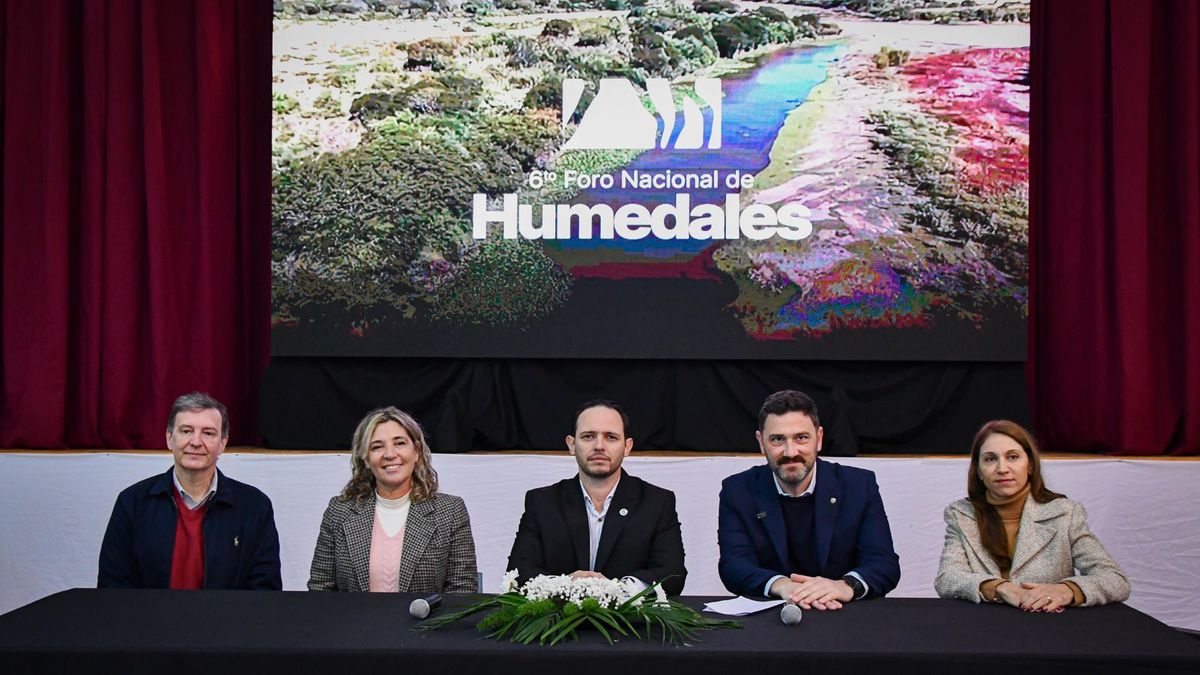 El ministro Enrique Estévez inauguró la sexta edición del Foro Nacional de Humedales en la provincia de Santa Fe.