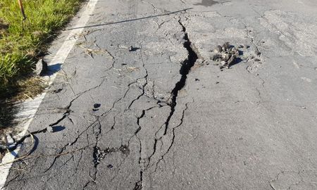 Por una importante grieta en la Ruta Provincial 1 a la Altura de Colonia Teresa, se realizó un corte total preventivo. Por una importante grieta en la Ruta Provincial 1 a la Altura de Colonia Teresa, se realizó un corte total preventivo.
