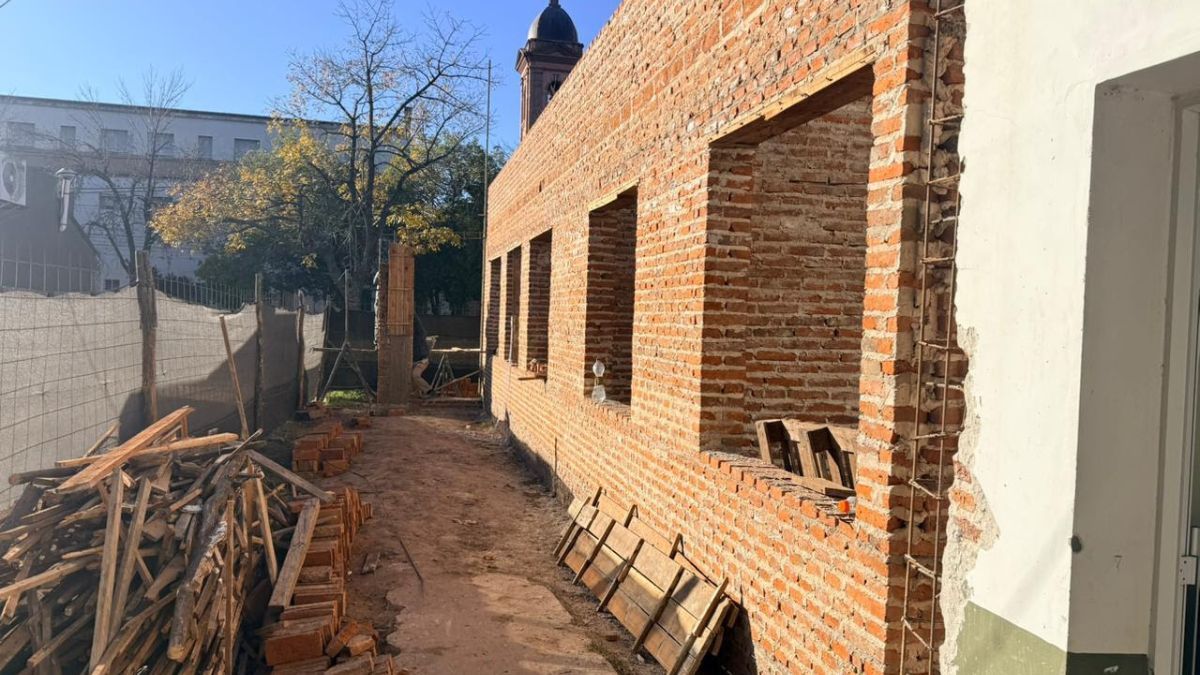 Con una importante inversión en infraestructura sanitaria, el Gobierno de Santa Fe inició las primeras tareas de la obra de ampliación y refacción del Samco “Dr. Carlos Boratti” de Gobernador Crespo, en el departamento San Justo. Con una importante inversión en infraestructura sanitaria, el Gobierno de Santa Fe inició las primeras tareas de la obra de ampliación y refacción del Samco “Dr. Carlos Boratti” de Gobernador Crespo, en el departamento San Justo.