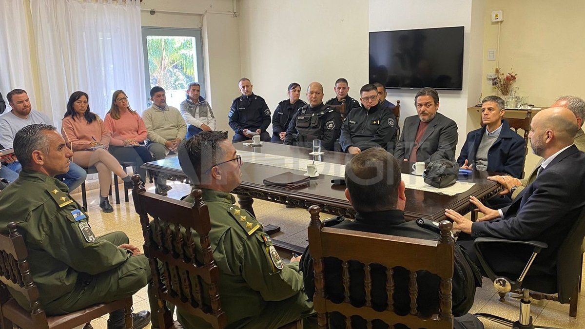 Claudio Brilloni mantuvo una reunión con funcionarios de Laguna Paiva y de Seguridad.