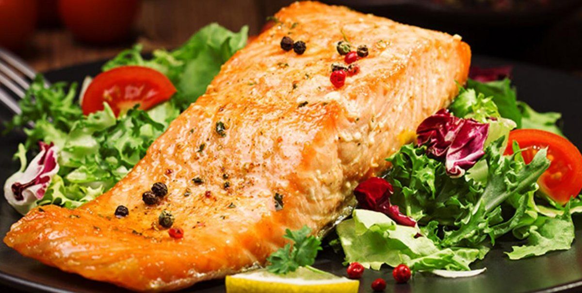 El pescado, un alimento super nutritivo que contiene vitaminas, proteínas, minerales y ácidos grasos buenos para la salud.