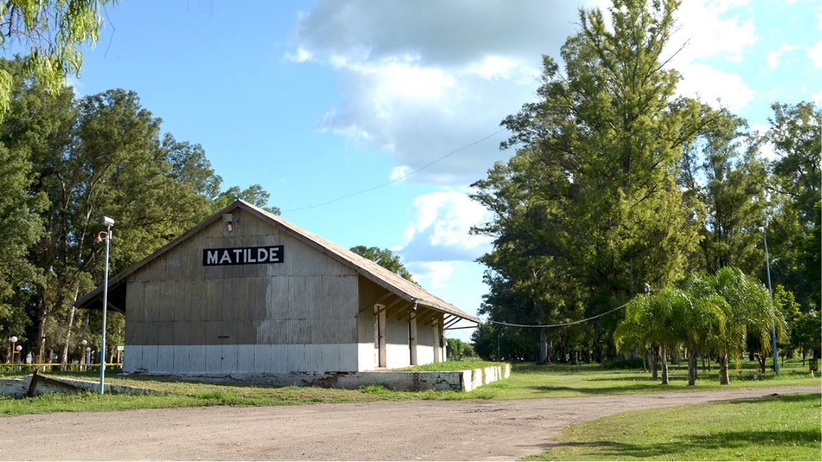 Los ataques se produjeron en una misma manzana y como botín se llevaron desde una moto hasta un barril de cerveza.