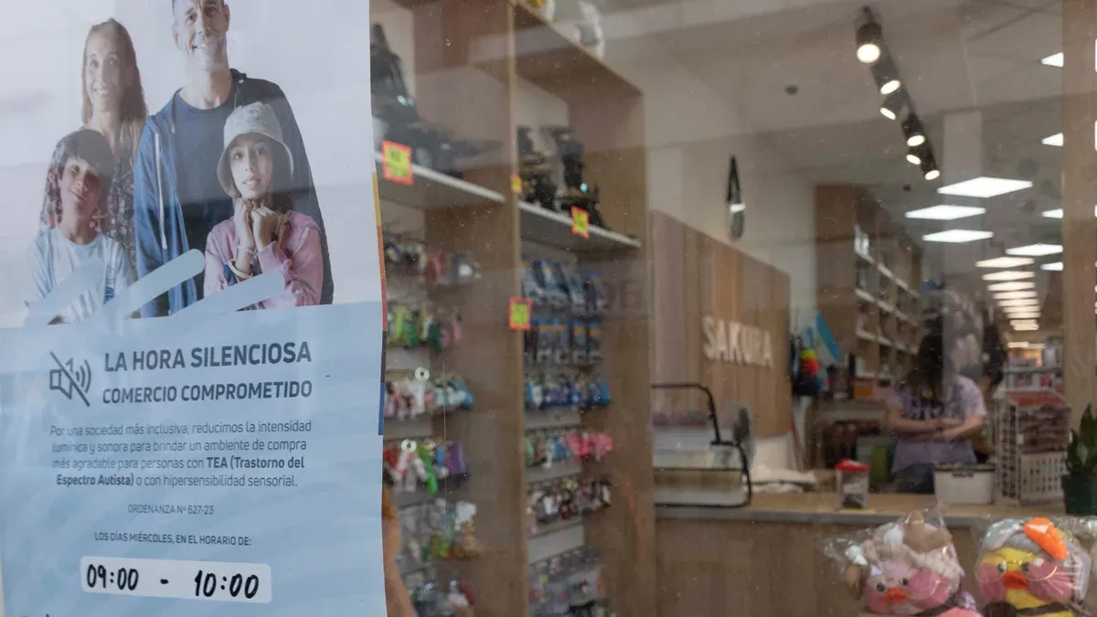 El programa propone que, durante una hora, dos veces por semana, los comercios adheridos —como supermercados, hipermercados, shoppings y grandes establecimientos— adopten medidas concretas para disminuir los estímulos visuales y auditivos. El programa propone que, durante una hora, dos veces por semana, los comercios adheridos —como supermercados, hipermercados, shoppings y grandes establecimientos— adopten medidas concretas para disminuir los estímulos visuales y auditivos.