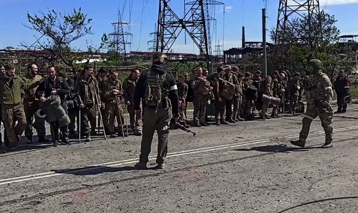 Pese a que la paz todavía se ve lejana, rusos y ucraianos ya realizaron varios intercambios de prisioneros. Pese a que la paz todavía se ve lejana, rusos y ucraianos ya realizaron varios intercambios de prisioneros.