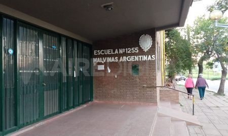 El Ministerio de Educación de Santa Fe investiga presuntas amenazas a alumnos del establecimiento ubicado en Regimiento 12 de Infantería al 4700. El Ministerio de Educación de Santa Fe investiga presuntas amenazas a alumnos del establecimiento ubicado en Regimiento 12 de Infantería al 4700.