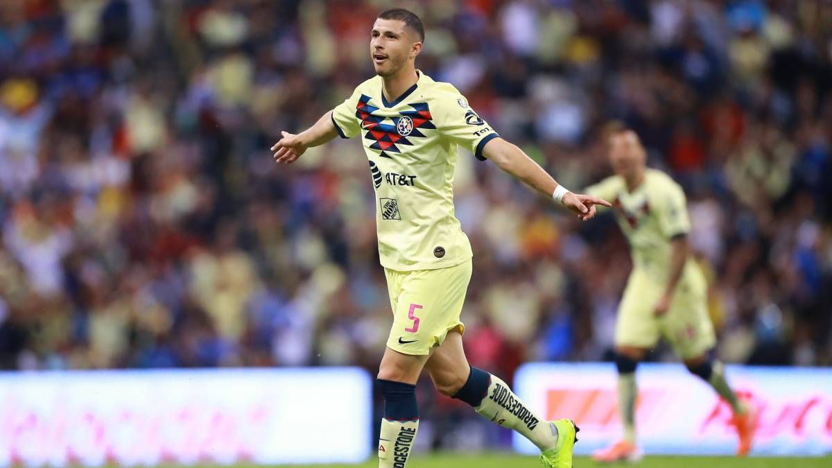 Guido Rodríguez viajó a España para sumarse al Betis