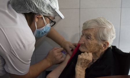Los mayores de 65 años conforman uno de los grupos de riesgo de gripe. Los mayores de 65 años conforman uno de los grupos de riesgo de gripe.