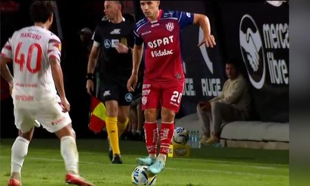 Tras la polémica en Unión-Estudiantes, habrá tarjeta amarilla para los futbolistas que se paren arriba de la pelota. Tras la polémica en Unión-Estudiantes, habrá tarjeta amarilla para los futbolistas que se paren arriba de la pelota.