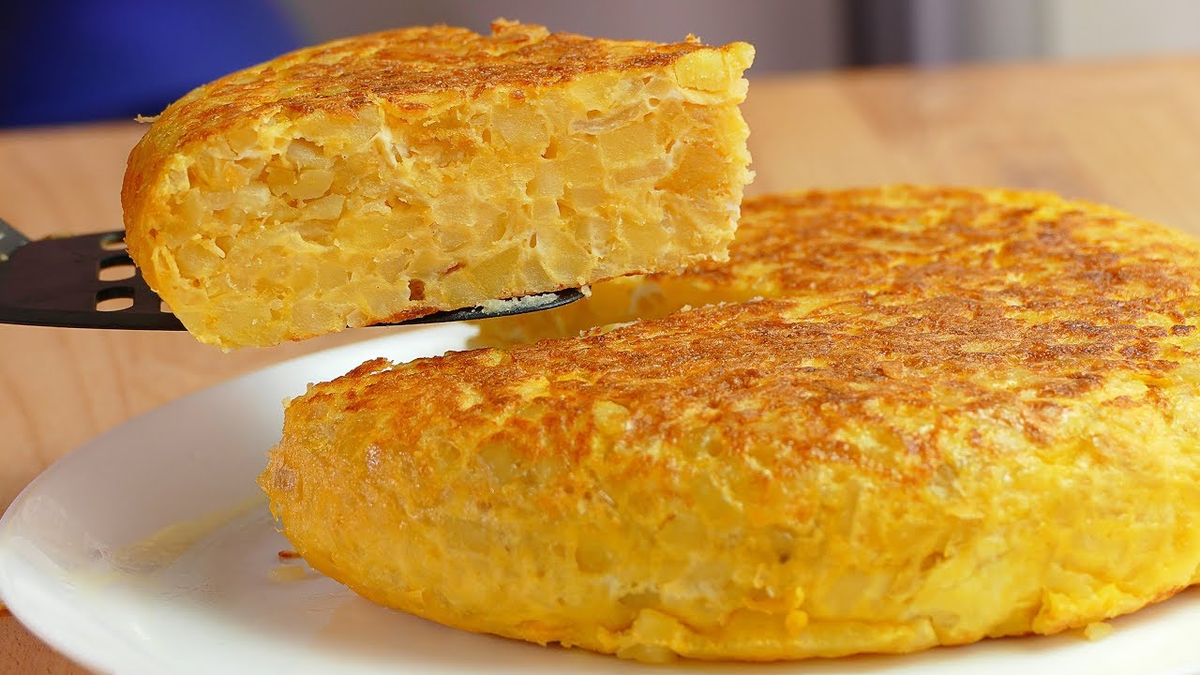 La tortilla de papas es uno de los platos más deliciosos y fáciles de preparar. La tortilla de papas es uno de los platos más deliciosos y fáciles de preparar. 