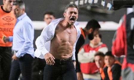 Como entrenador o conductor de grupos, Vivas aún conserva su fuerte carácter. Como entrenador o conductor de grupos, Vivas aún conserva su fuerte carácter.