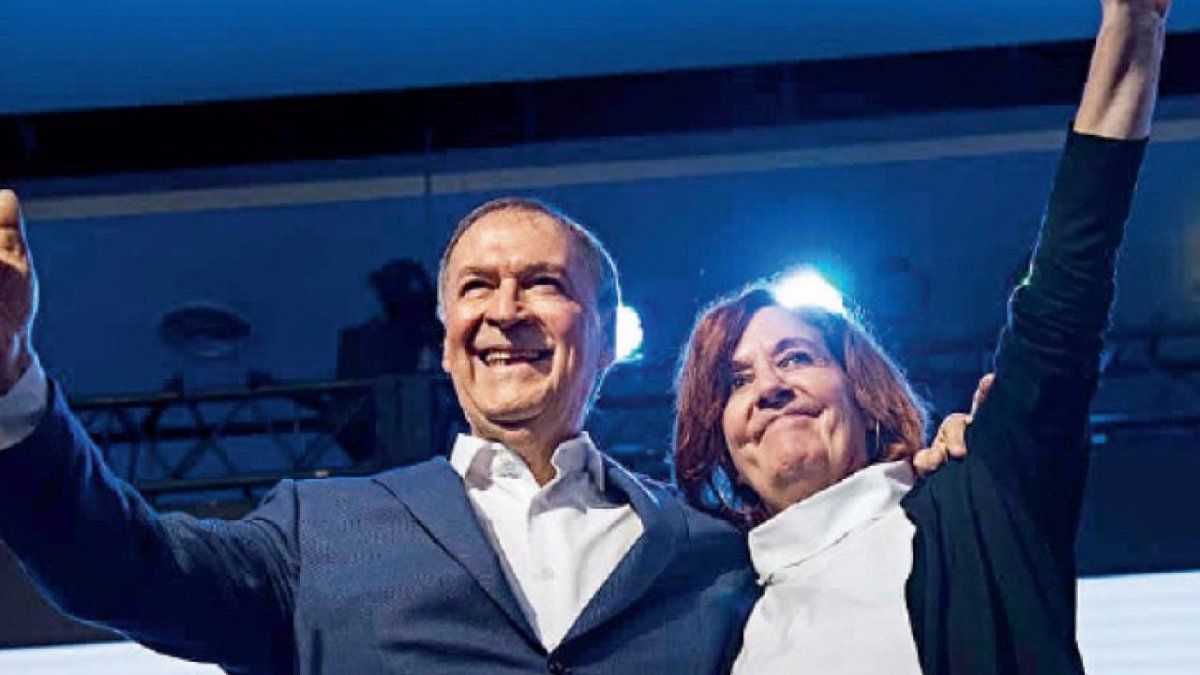 La alianza de Hacemos por C&oacute;rdoba (HxC), que lidera el gobernador Juan Schiaretti impulsa para el Senado a la esposa del mandatario local, la diputada nacional Alejandra Vigo.