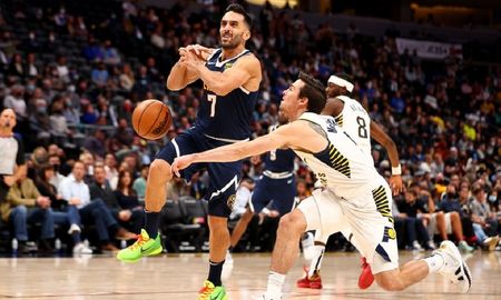 Facundo Campazzo jugó un puñado de minutos en el triunfo de Denver Nuggets ante Indiana Pacers por la NBA. Facundo Campazzo jugó un puñado de minutos en el triunfo de Denver Nuggets ante Indiana Pacers por la NBA.