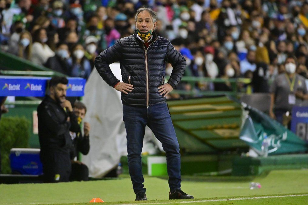 El argentino Ariel Holan dejó de ser el entrenador del León de México