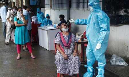 India posee uno de los sistemas sanitarios públicos más pobres del mundo. India posee uno de los sistemas sanitarios públicos más pobres del mundo.
