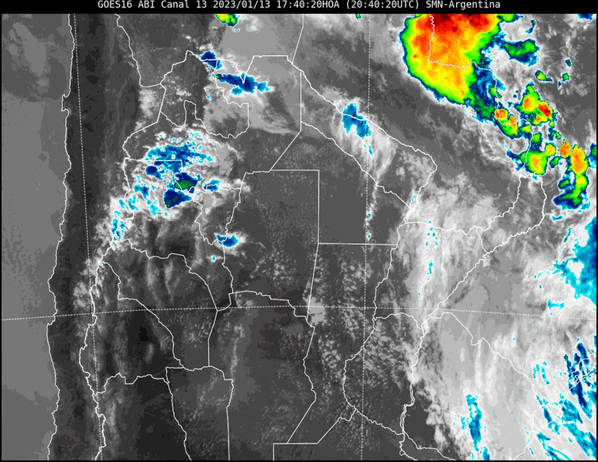 En la imagen satelital se observa algo de nubosidad en territorio santafesino.