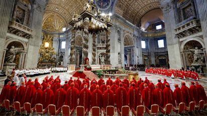 Cónclave Papal: La Iglesia de Santa Fe en expectativa por la elección del nuevo Pontífice
