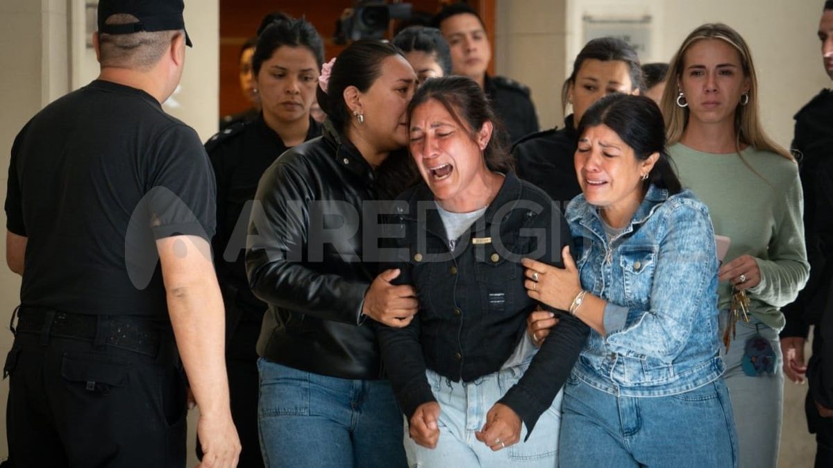 Desconsuelo. La madre de la víctima del crimen tras escuchar la sentencia del tribunal. Desconsuelo. La madre de la víctima del crimen tras escuchar la sentencia del tribunal.