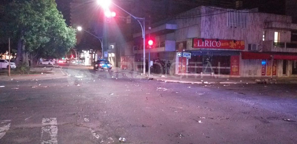 Los hinchas de Unión se concentraron en varias esquinas del Bulevar de Santa Fe. 