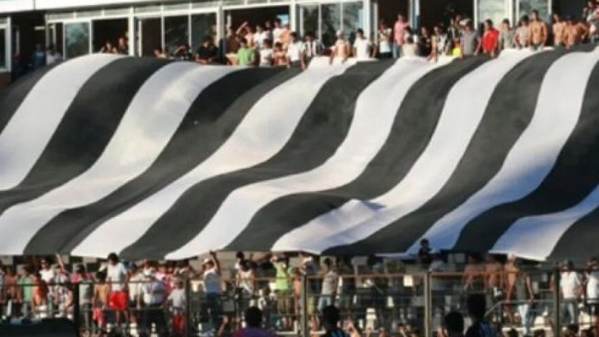 Echaron a todos los jugadores tras perder 8 a 0: los acusan de perder para cobrar apuestas