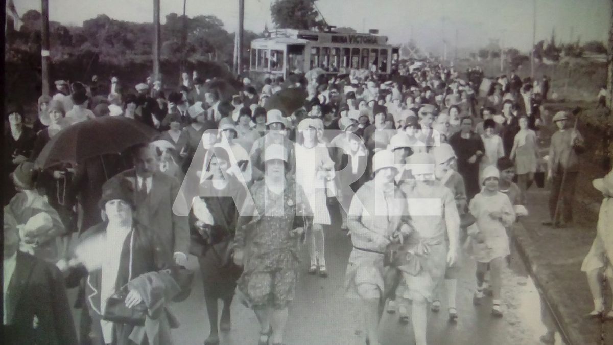 La policía estimó en 100.000 personas la asistencia a la coronación pontificia de la virgen.