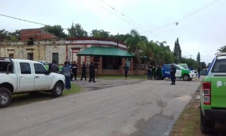 La policía trabajó en la escena del crimen La policía trabajó en la escena del crimen