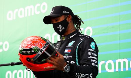 Lewis Hamilton ganó el GP de Eifel e igualó la marca de 91 carreras ganadas en Fórmula 1 de Michael Schumacher. Lewis Hamilton ganó el GP de Eifel e igualó la marca de 91 carreras ganadas en Fórmula 1 de Michael Schumacher.