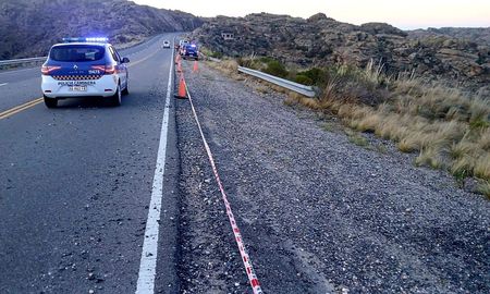 Un vehículo fue encontrado completamente destruido al fondo de un barranco en la ruta E-34, cerca de Río de Los Sauces, en Córdoba. Un vehículo fue encontrado completamente destruido al fondo de un barranco en la ruta E-34, cerca de Río de Los Sauces, en Córdoba.