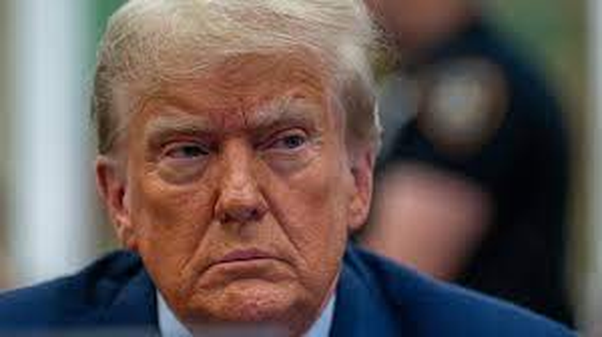 Trump obtuvo el título de bachiller en economía en la Wharton School de la Universidad de Pensilvania en 1968. Trump obtuvo el título de bachiller en economía en la Wharton School de la Universidad de Pensilvania en 1968.