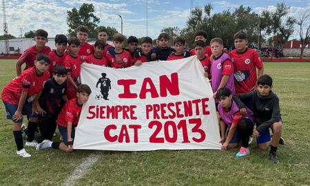El club Independiente de San Cristóbal homenajeó a Ian Cabrera y a su familia. El club Independiente de San Cristóbal homenajeó a Ian Cabrera y a su familia.