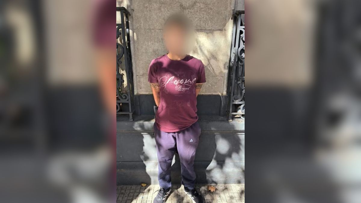 El prófugo utilizaba la habitación del conventillo en Villa Crespo para acopiar los objetos que robaba de los autos. El prófugo utilizaba la habitación del conventillo en Villa Crespo para acopiar los objetos que robaba de los autos.