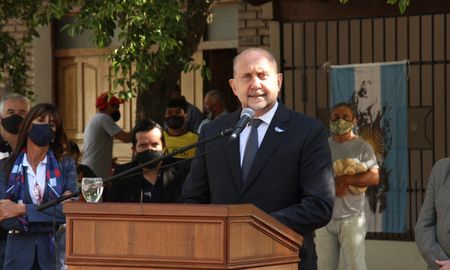 El gobernador Omar Perotti, encabezó en la ciudad de Reconquista, el acto en conmemoración del Día del Veterano y de los Caídos en la Guerra de Malvinas al cumplirse el 39º aniversario de la gesta. El gobernador Omar Perotti, encabezó en la ciudad de Reconquista, el acto en conmemoración del Día del Veterano y de los Caídos en la Guerra de Malvinas al cumplirse el 39º aniversario de la gesta.